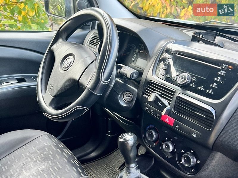 Грузопассажирский фургон Opel Combo 2013 в Киеве