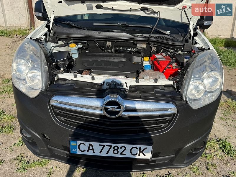 Грузовой фургон Opel Combo 2015 в Умани