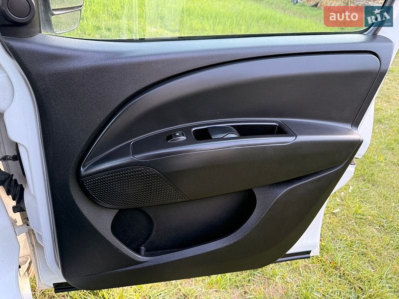 Вантажний фургон Opel Combo 2013 в Нетішині