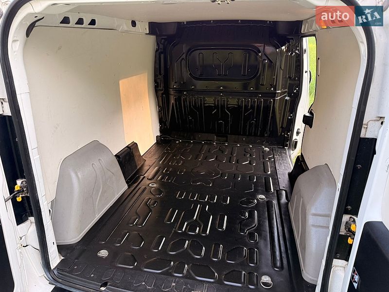 Вантажний фургон Opel Combo 2013 в Нетішині