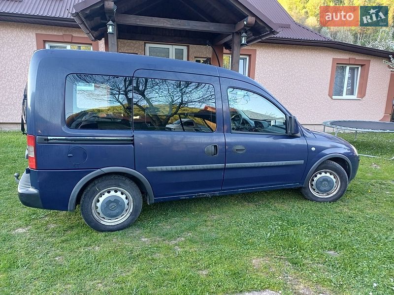 Мінівен Opel Combo 2005 в Косові