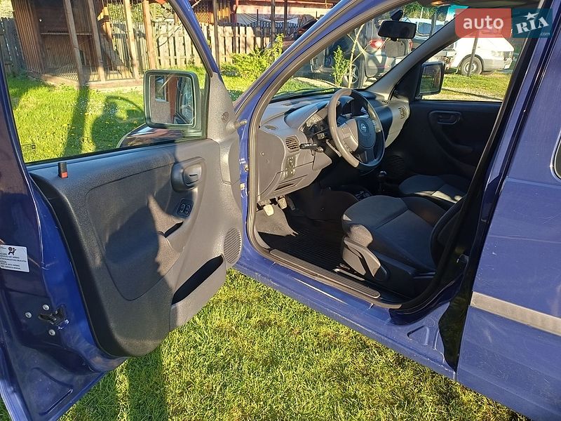 Мінівен Opel Combo 2005 в Косові