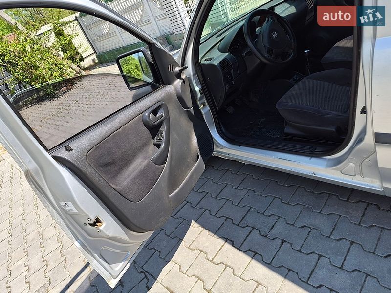 Мінівен Opel Combo 2006 в Чернівцях