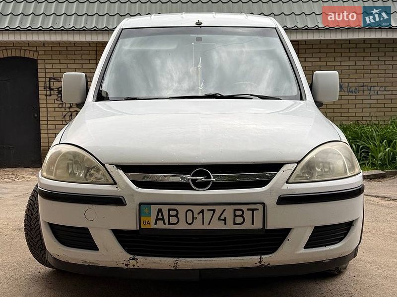 Грузовой фургон Opel Combo 2010 в Виннице