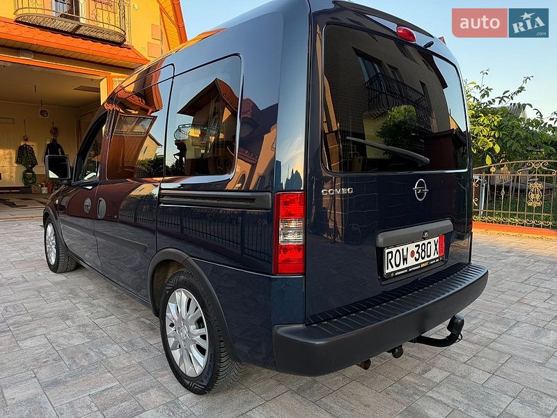 Минивэн Opel Combo 2010 в Ковеле