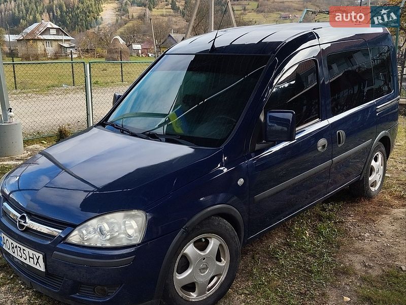Мінівен Opel Combo 2011 в Міжгір'ї