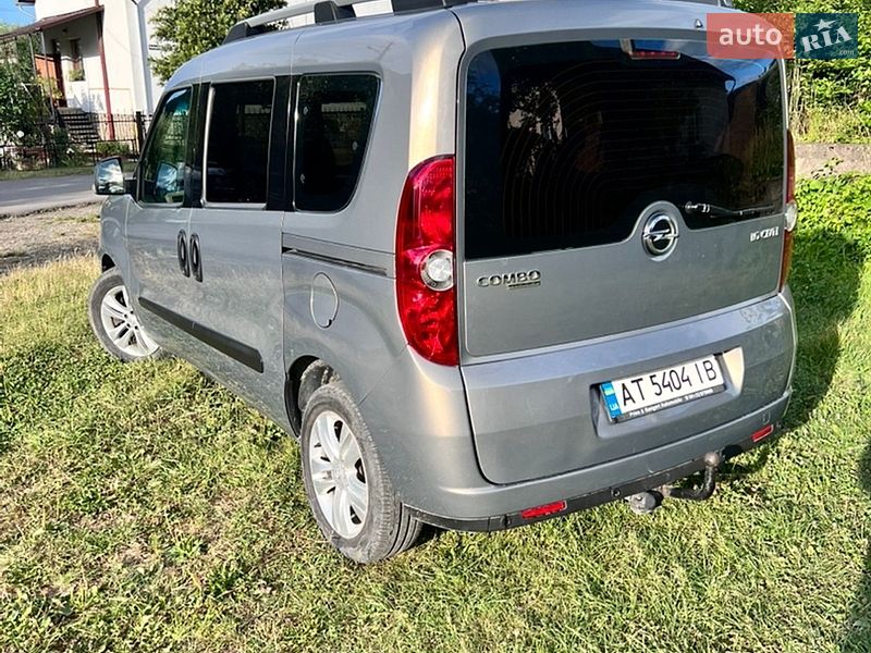 Мінівен Opel Combo 2012 в Надвірній