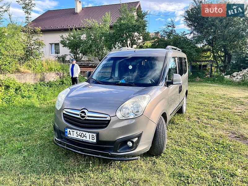 Мінівен Opel Combo 2012 в Надвірній