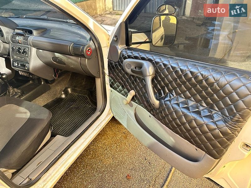 Грузовой фургон Opel Combo 1996 в Тульчине
