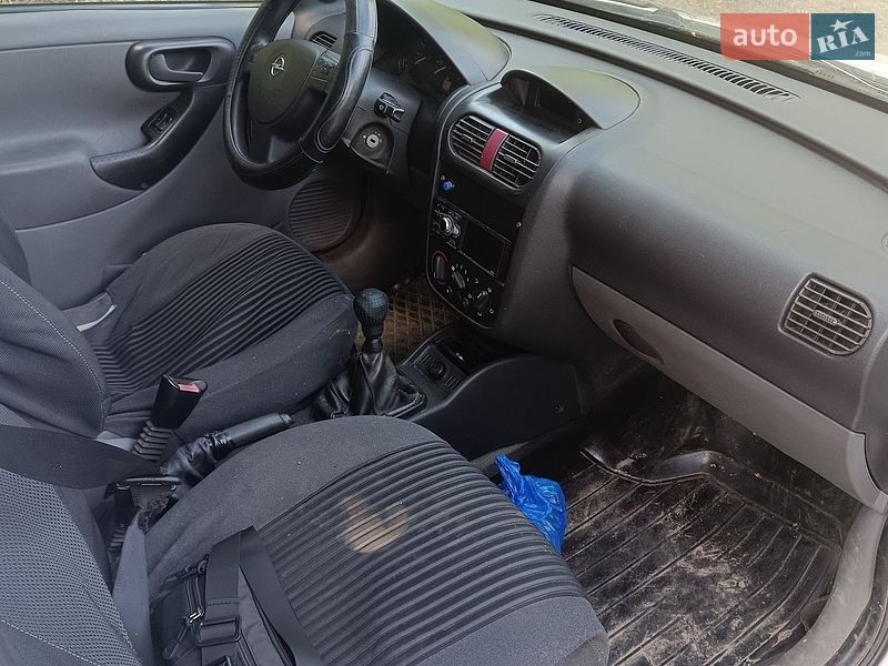 Вантажний фургон Opel Combo 2004 в Чернігові