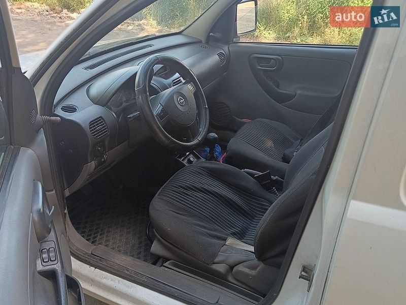 Вантажний фургон Opel Combo 2004 в Чернігові
