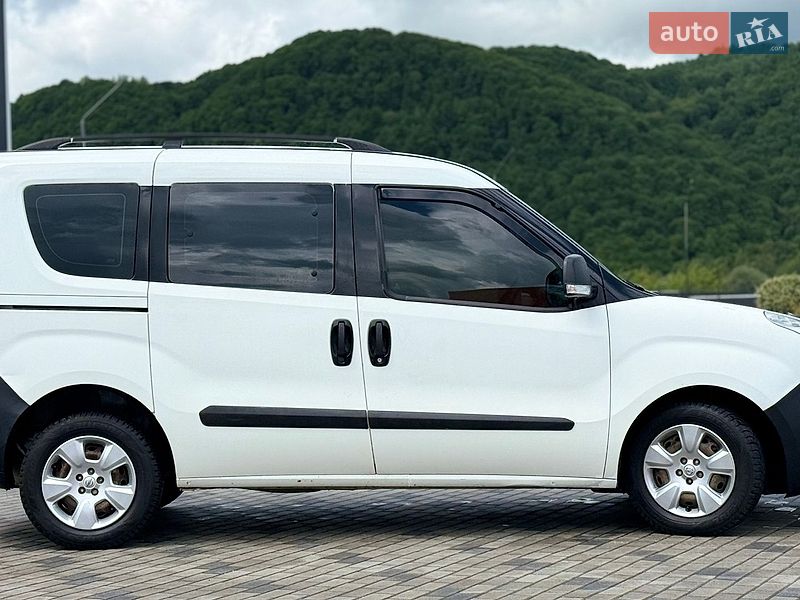 Минивэн Opel Combo 2012 в Хусте