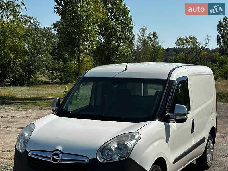 Вантажний фургон Opel Combo 2016 в Кам'янському