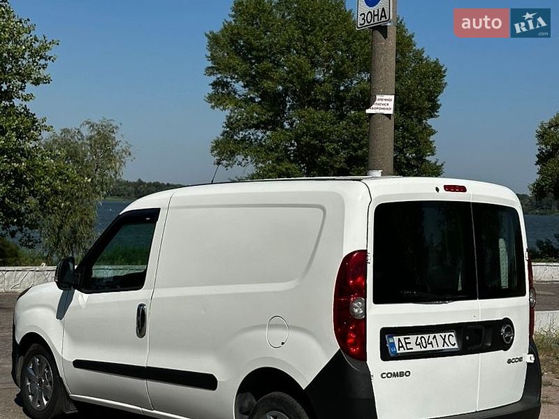 Вантажний фургон Opel Combo 2016 в Кам'янському
