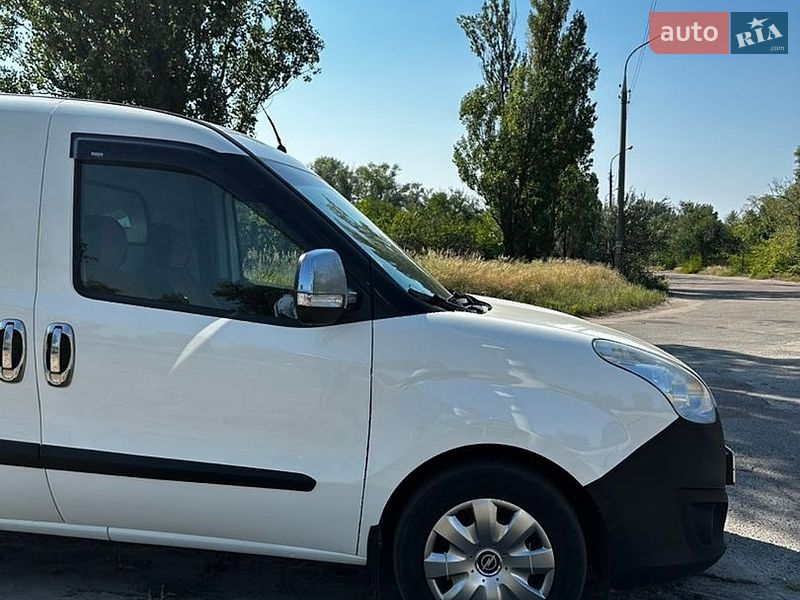 Вантажний фургон Opel Combo 2016 в Кам'янському