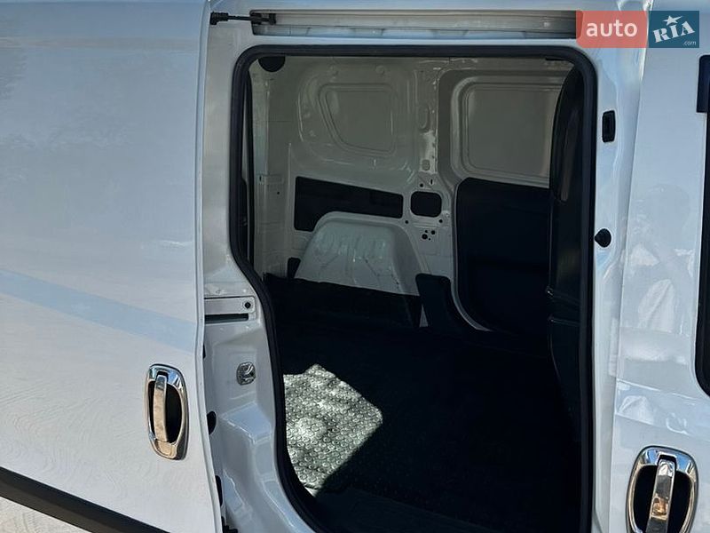 Вантажний фургон Opel Combo 2016 в Кам'янському