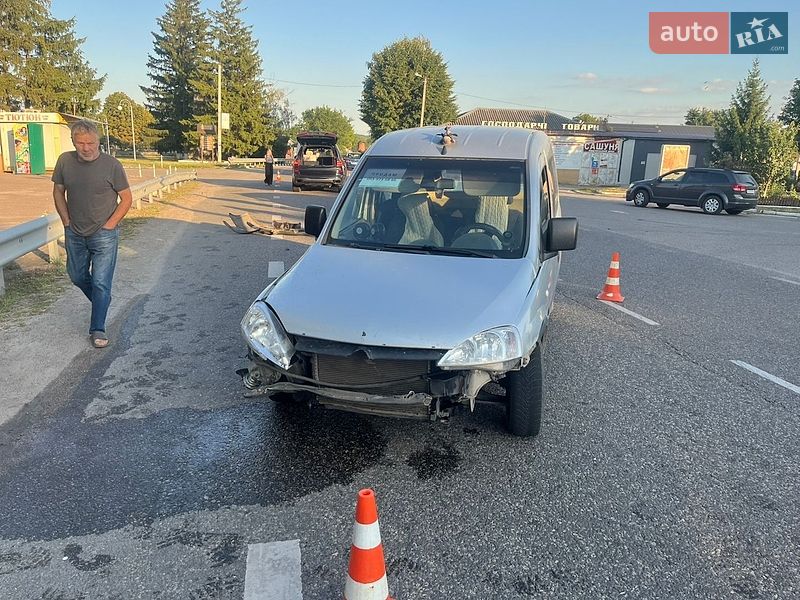 Минивэн Opel Combo 2004 в Мошнах