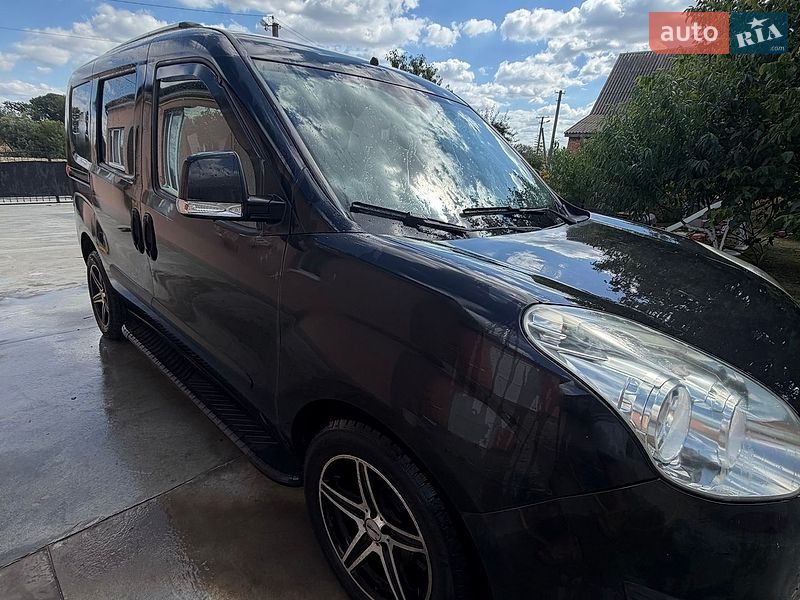 Мінівен Opel Combo 2012 в Умані