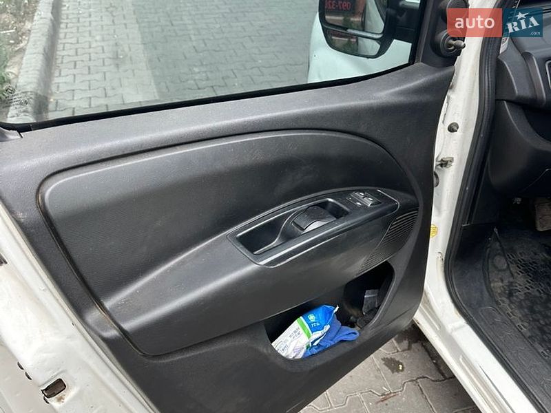 Вантажний фургон Opel Combo 2016 в Одесі