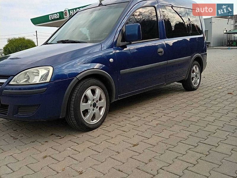 Минивэн Opel Combo 2009 в Черновцах