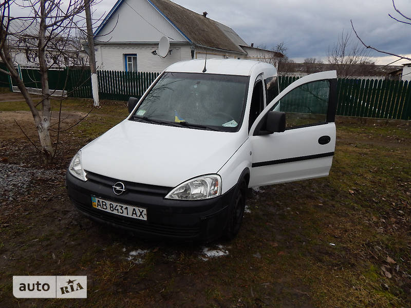 Вантажопасажирський фургон Opel Combo 2006 в Києві
