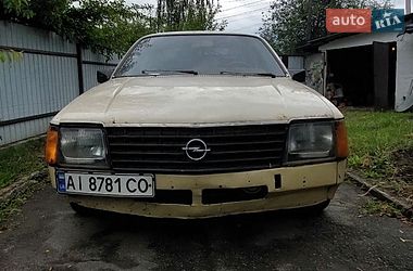 Седан Opel Commodore 1982 в Киеве