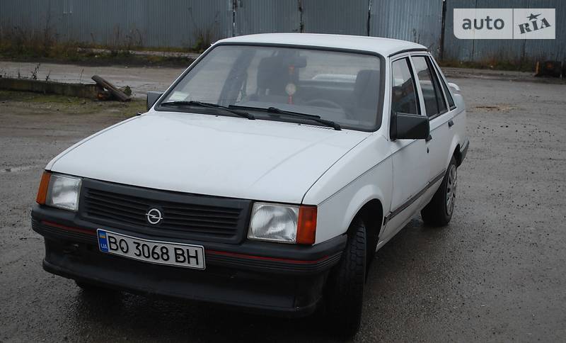 Седан Opel Corsa 1989 в Тернополе