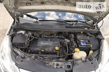 Хетчбек Opel Corsa 2012 в 