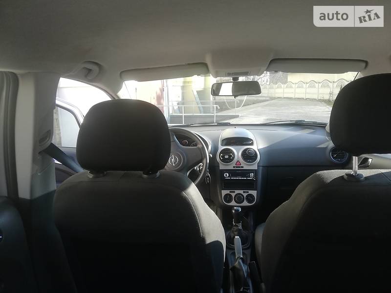 Седан Opel Corsa 2006 в Івано-Франківську