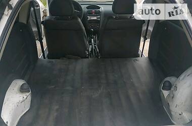 Хетчбек Opel Corsa 2004 в 