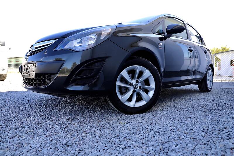 Хетчбек Opel Corsa 2015 в Дрогобичі
