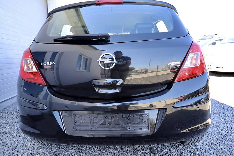 Хетчбек Opel Corsa 2015 в Дрогобичі