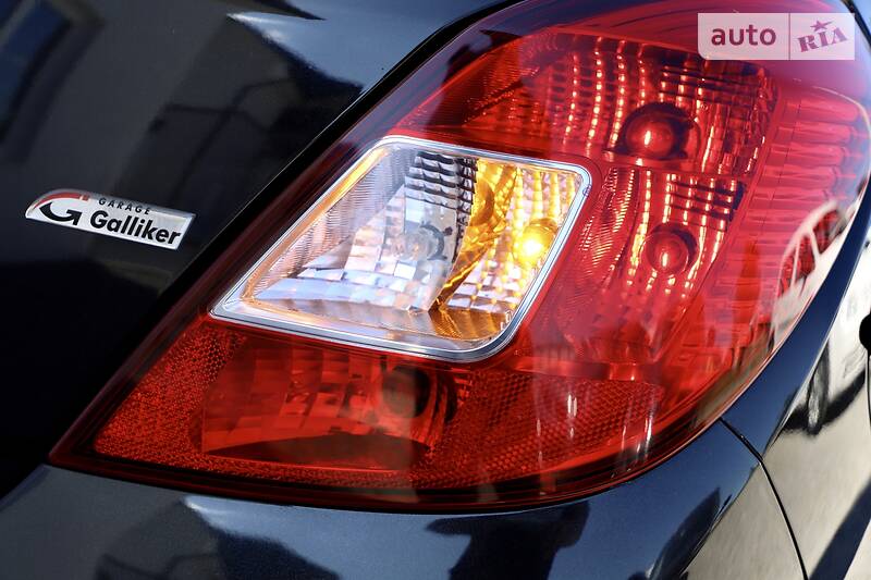 Хетчбек Opel Corsa 2015 в Дрогобичі
