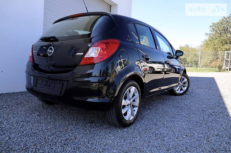 Хетчбек Opel Corsa 2015 в Дрогобичі