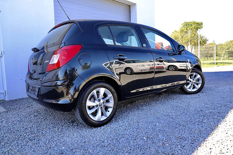 Хетчбек Opel Corsa 2015 в Дрогобичі
