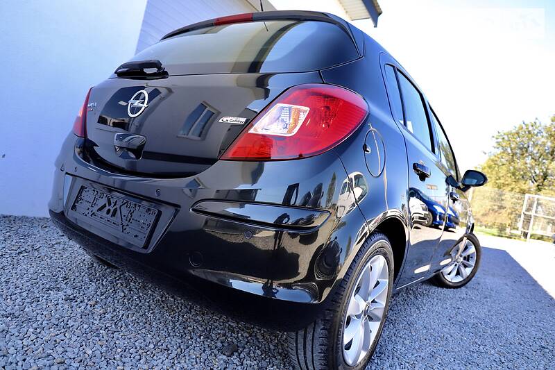 Хетчбек Opel Corsa 2015 в Дрогобичі