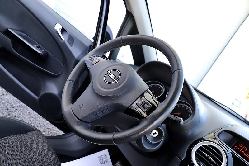 Хетчбек Opel Corsa 2015 в Дрогобичі