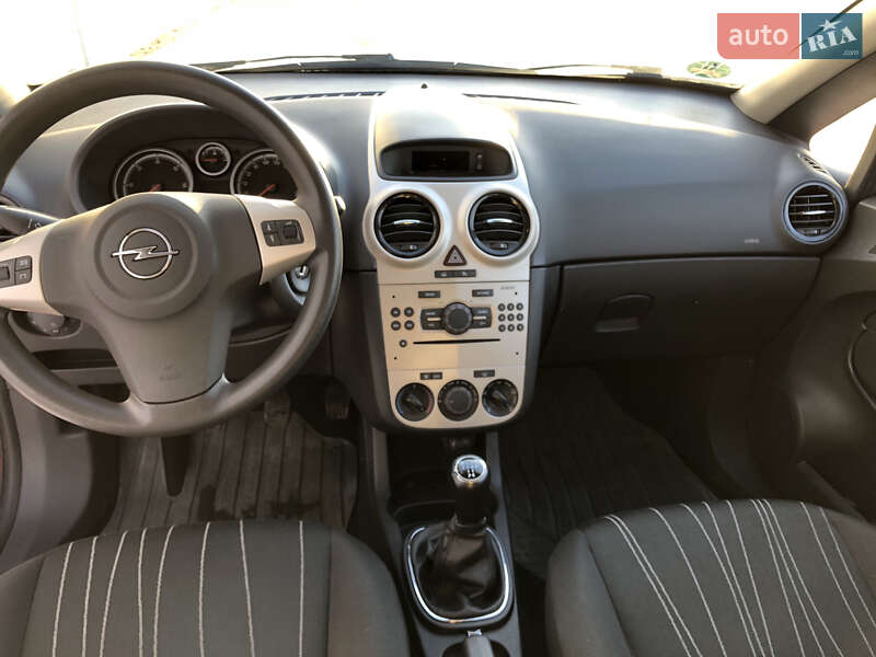 Хэтчбек Opel Corsa 2006 в Ковеле