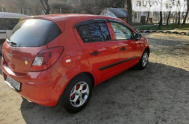 Хэтчбек Opel Corsa 2008 в Киеве