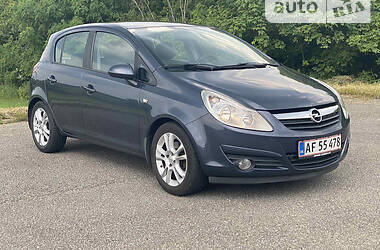 Хэтчбек Opel Corsa 2010 в 
