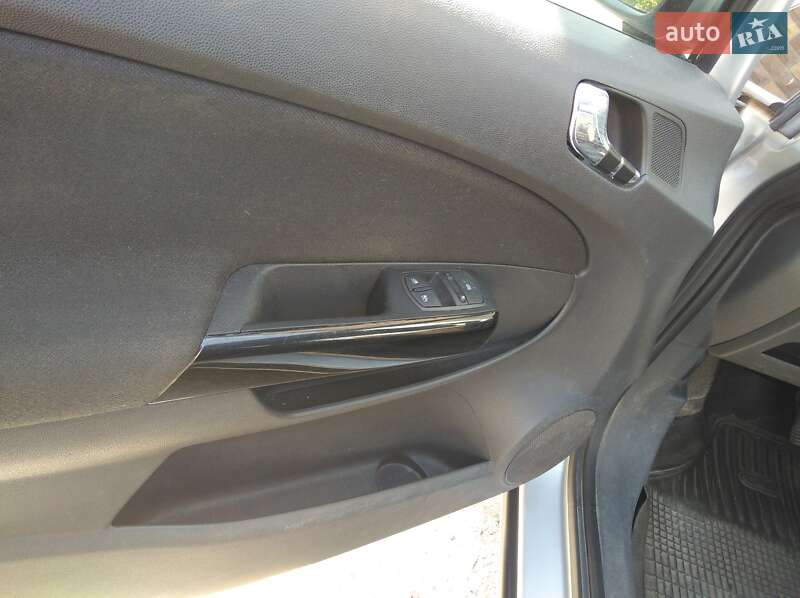 Хэтчбек Opel Corsa 2008 в Киеве