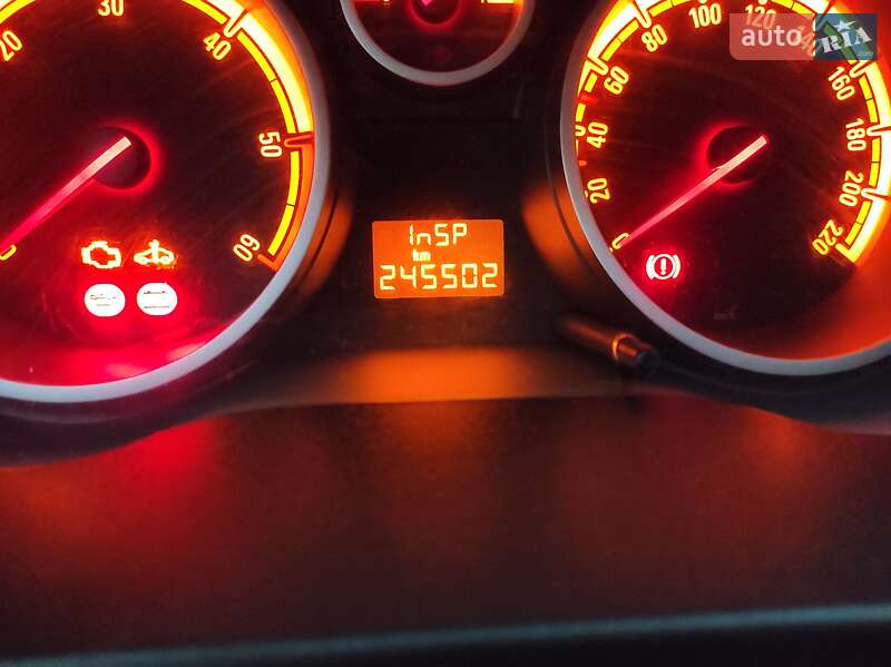 Хэтчбек Opel Corsa 2010 в Новояворовске