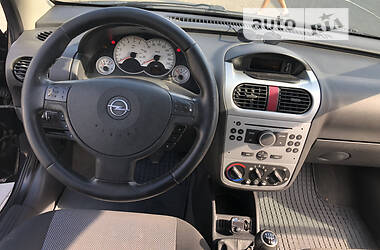 Хэтчбек Opel Corsa 2006 в 