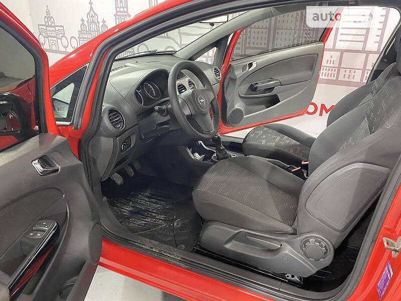 Хэтчбек Opel Corsa 2012 в Киеве