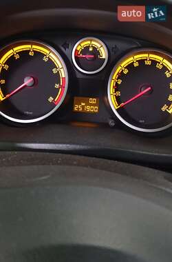 Хэтчбек Opel Corsa 2011 в 