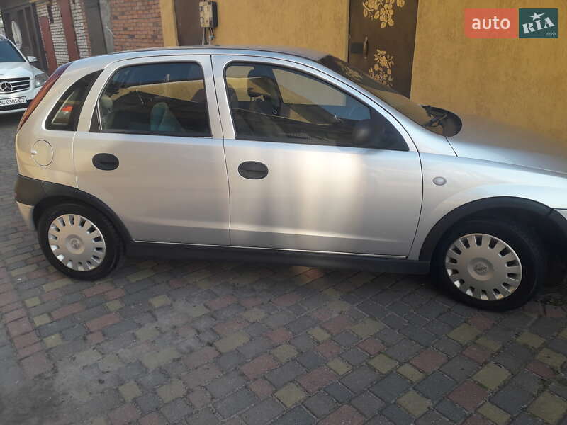 Хетчбек Opel Corsa 2002 в Шептицькому