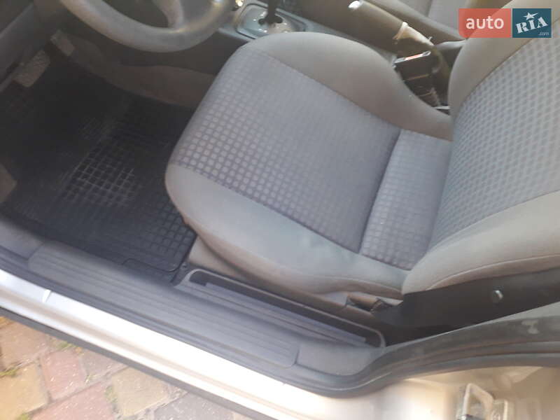 Хетчбек Opel Corsa 2002 в Шептицькому