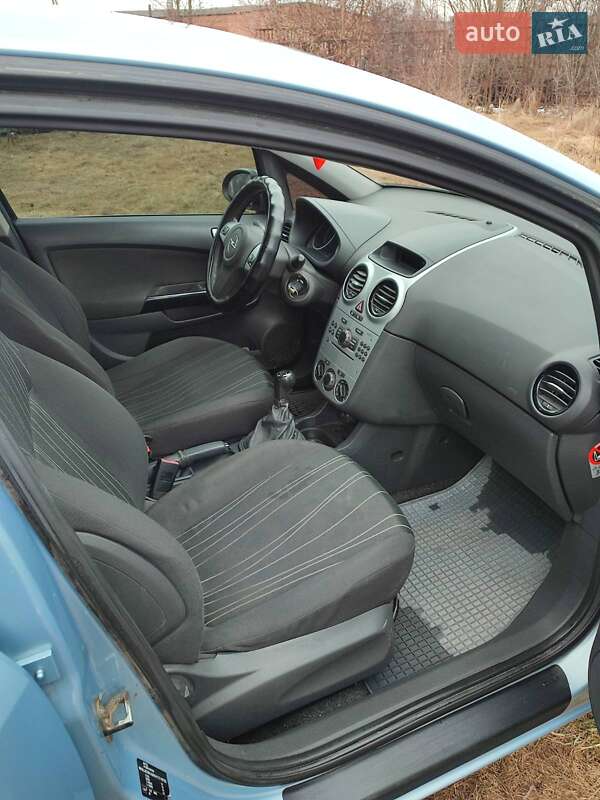 Хэтчбек Opel Corsa 2009 в Валках