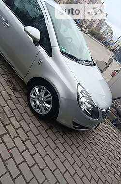 Хэтчбек Opel Corsa 2010 в Ивано-Франковске