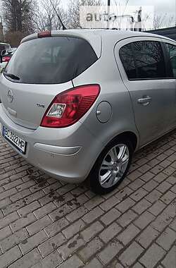 Хэтчбек Opel Corsa 2010 в Ивано-Франковске